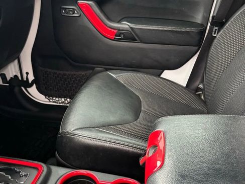 Used 2016 Jeep Wrangler Unlimited Sahara image 56