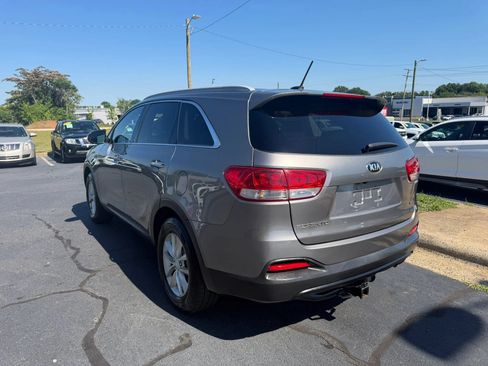 Used 2017 Kia Sorento LX FWD image 5