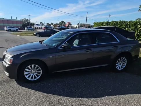 Used 2014 Chrysler 300 image 1