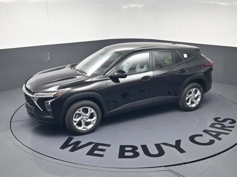 Used 2026 Chevrolet Trax LS w/ LS Convenience Package FWD image 28