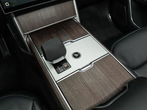 Used 2025 Land Rover Range Rover Long Wheelbase Autobiography image 30