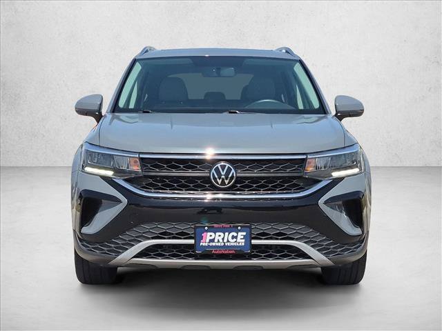 Used 2022 Volkswagen Taos SE FWD image 2