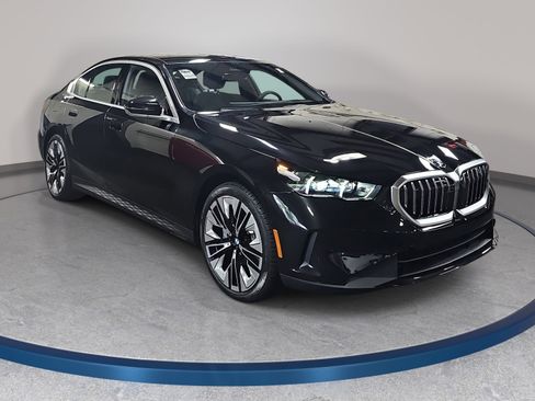 New 2027 BMW 530i xDrive w/ Premium Package AWD/4WD image 3