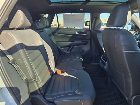 New 2026 Volkswagen Atlas Cross Sport SEL R-Line image 12