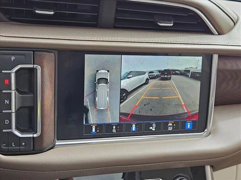 Used 2022 GMC Yukon Denali w/ Denali Premium Package AWD/4WD image 12