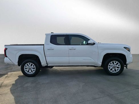 Certified 2025 Toyota Tacoma SR5 image 2