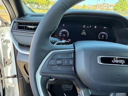 New 2026 Jeep Grand Cherokee L Limited w/ Limited Altitude Package AWD/4WD image 18