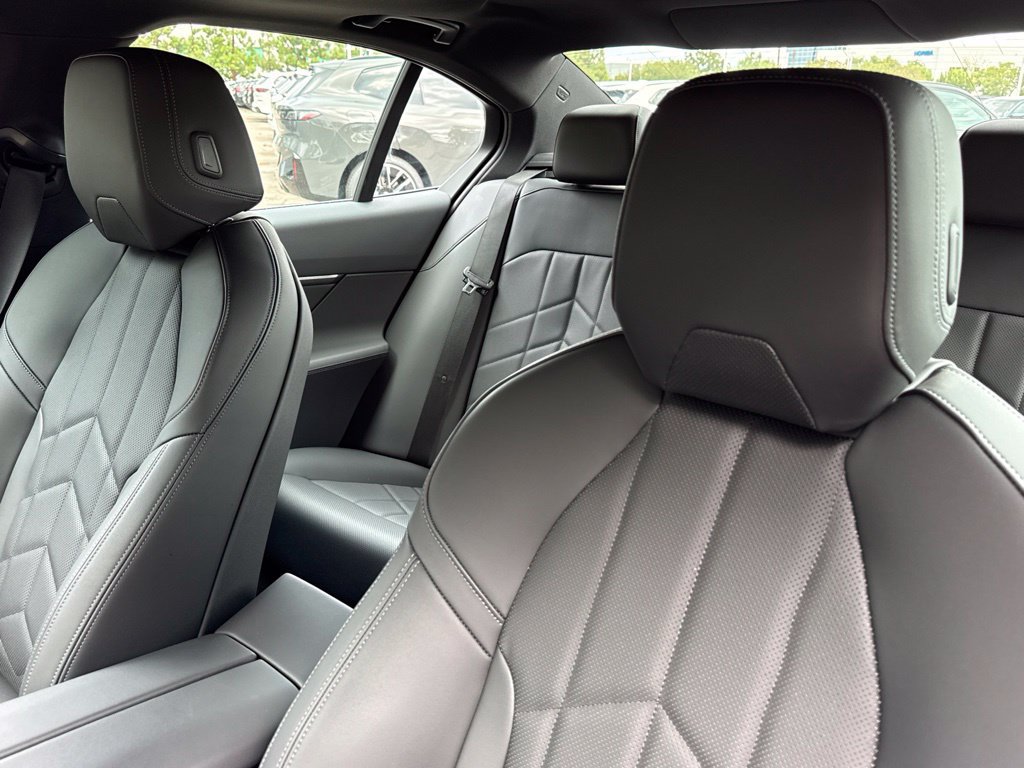 Used 2026 BMW 530i w/ M Sport Package RWD image 23