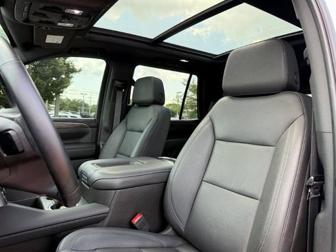 Used 2023 Chevrolet Tahoe Z71 w/ Luxury Package AWD/4WD image 15