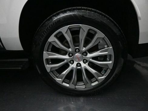 Used 2023 GMC Yukon XL Denali AWD/4WD image 11