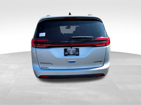 New 2026 Chrysler Pacifica Limited w/ Uconnect Theater Family Group image 6