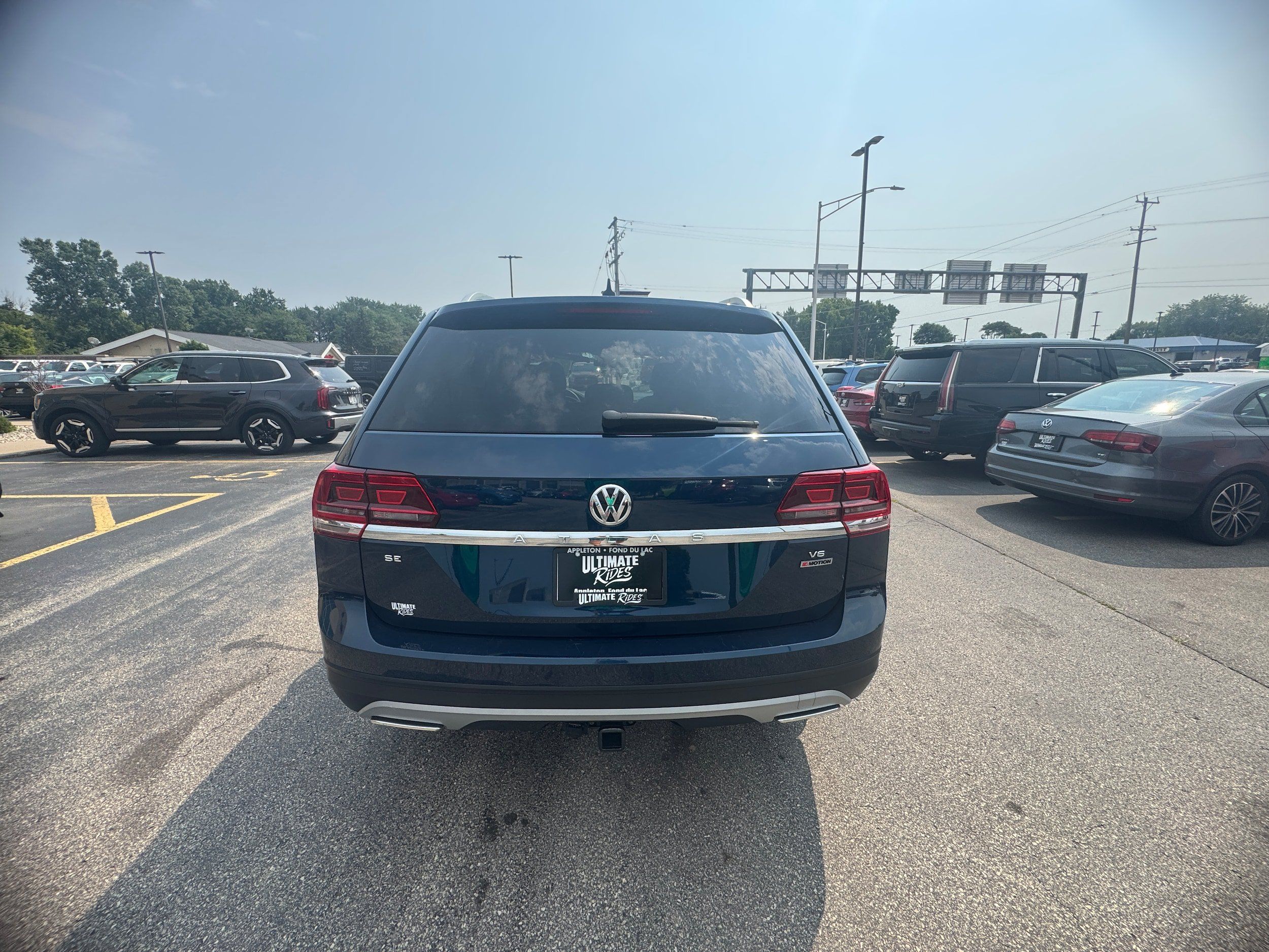 Used 2019 Volkswagen Atlas SE w/ Towing Package AWD/4WD image 3