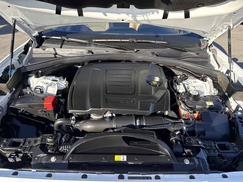 Used 2018 Jaguar F-PACE Premium image 24