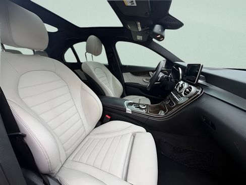 Used 2018 Mercedes-Benz C 300 4MATIC Sedan image 12