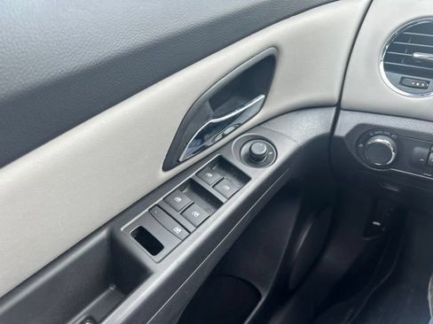 Used 2016 Chevrolet Cruze LS FWD image 32