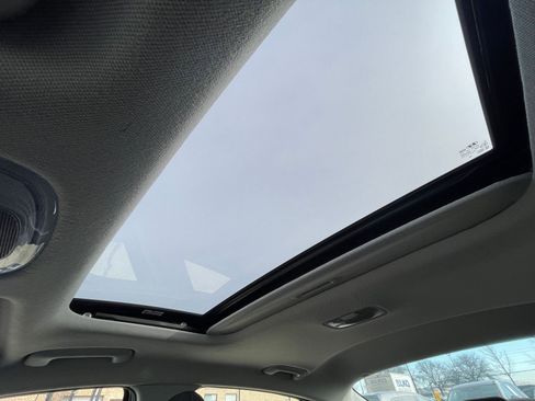 Used 2025 Hyundai Elantra SEL image 30