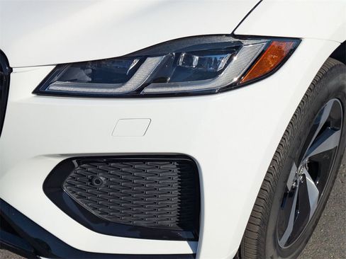 Used 2024 Jaguar F-PACE R-Dynamic S image 11