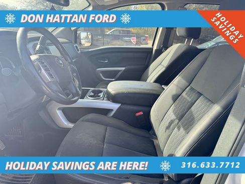 Used 2017 Nissan Titan SV image 5