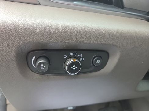 Used 2021 Chevrolet Traverse LT w/ LT Premium Package FWD image 22