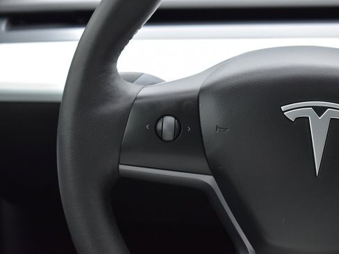 Used 2021 Tesla Model Y Long Range AWD/4WD image 15