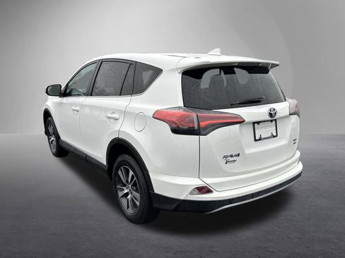 Used 2018 Toyota RAV4 XLE image 6