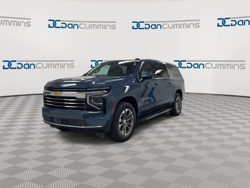 Used 2025 Chevrolet Suburban LT AWD/4WD image 4