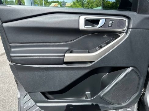 Used 2023 Ford Explorer XLT AWD/4WD image 14