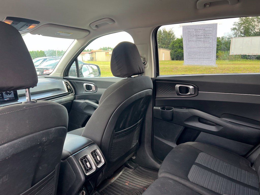 Used 2025 Kia Sorento LX FWD image 10