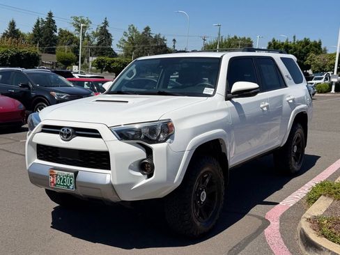 Used 2020 Toyota 4Runner TRD Off-Road Premium w/ Moonroof Package AWD/4WD image 4