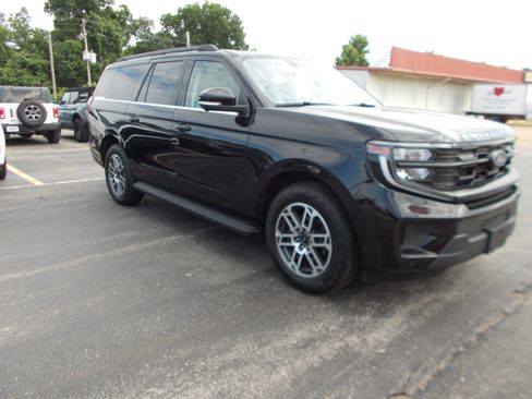 Used 2025 Ford Expedition Max Active AWD/4WD image 2