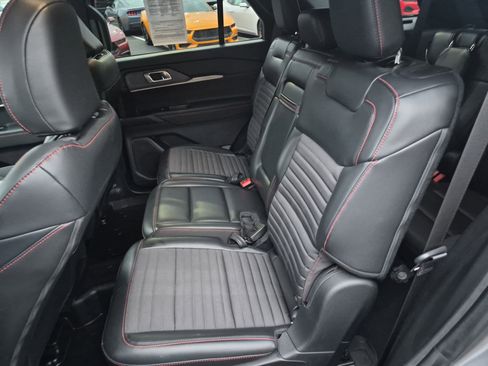 Certified 2025 Ford Explorer ST-Line image 15