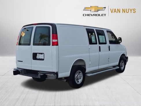 Used 2025 Chevrolet Express 2500 w/ Driver Convenience Package RWD image 5