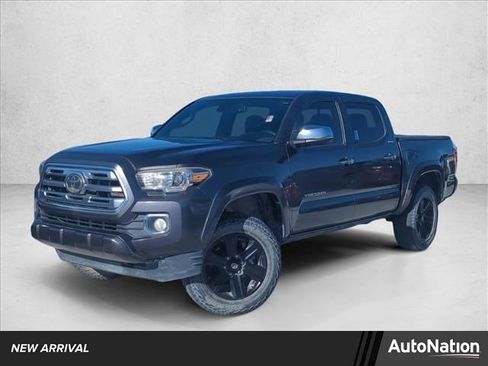 Used 2019 Toyota Tacoma Limited image 1