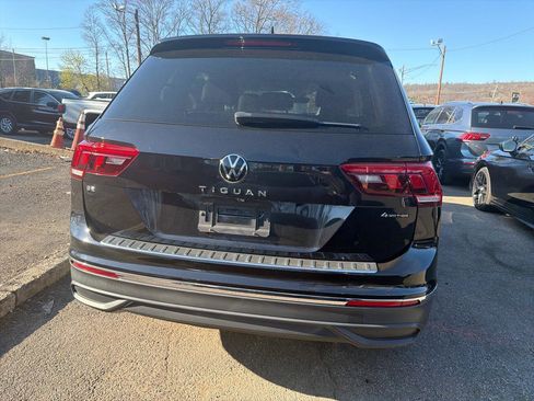 Used 2022 Volkswagen Tiguan SE w/ Panoramic Sunroof Package AWD/4WD image 7