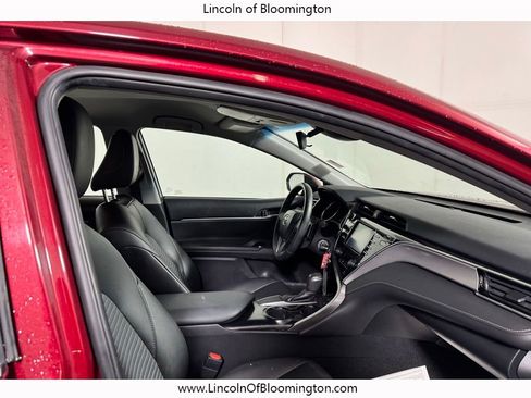 Used 2018 Toyota Camry SE image 15