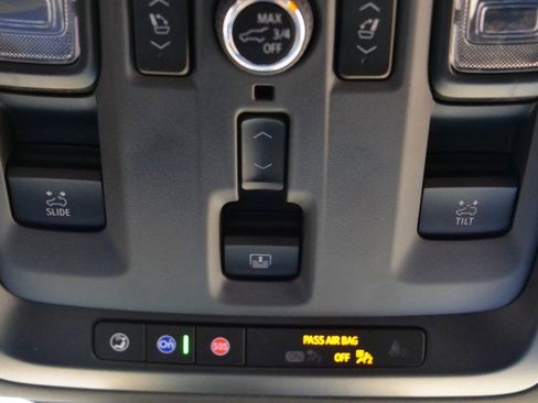 Used 2025 Chevrolet Suburban Premier image 22