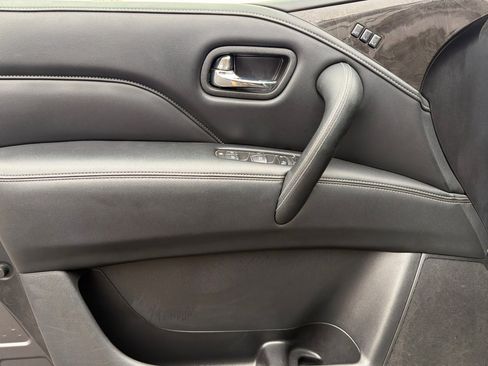 Used 2024 INFINITI QX80 Luxe image 3