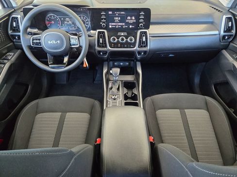 Used 2023 Kia Sorento LX AWD/4WD image 16