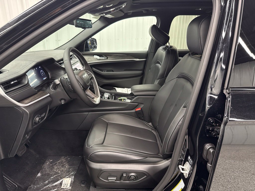 New 2026 Jeep Grand Cherokee Limited w/ Luxury Tech Group II AWD/4WD image 20