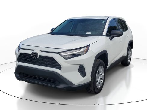 Used 2025 Toyota RAV4 LE AWD/4WD image 3