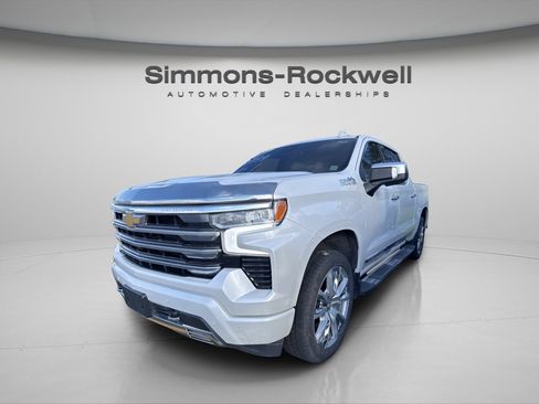 Used 2025 Chevrolet Silverado 1500 High Country w/ High Country Premium Package AWD/4WD image 1