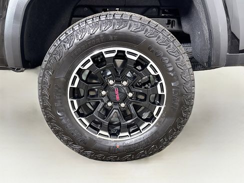 Used 2026 GMC Canyon AT4 w/ Technology Plus Package AWD/4WD image 32