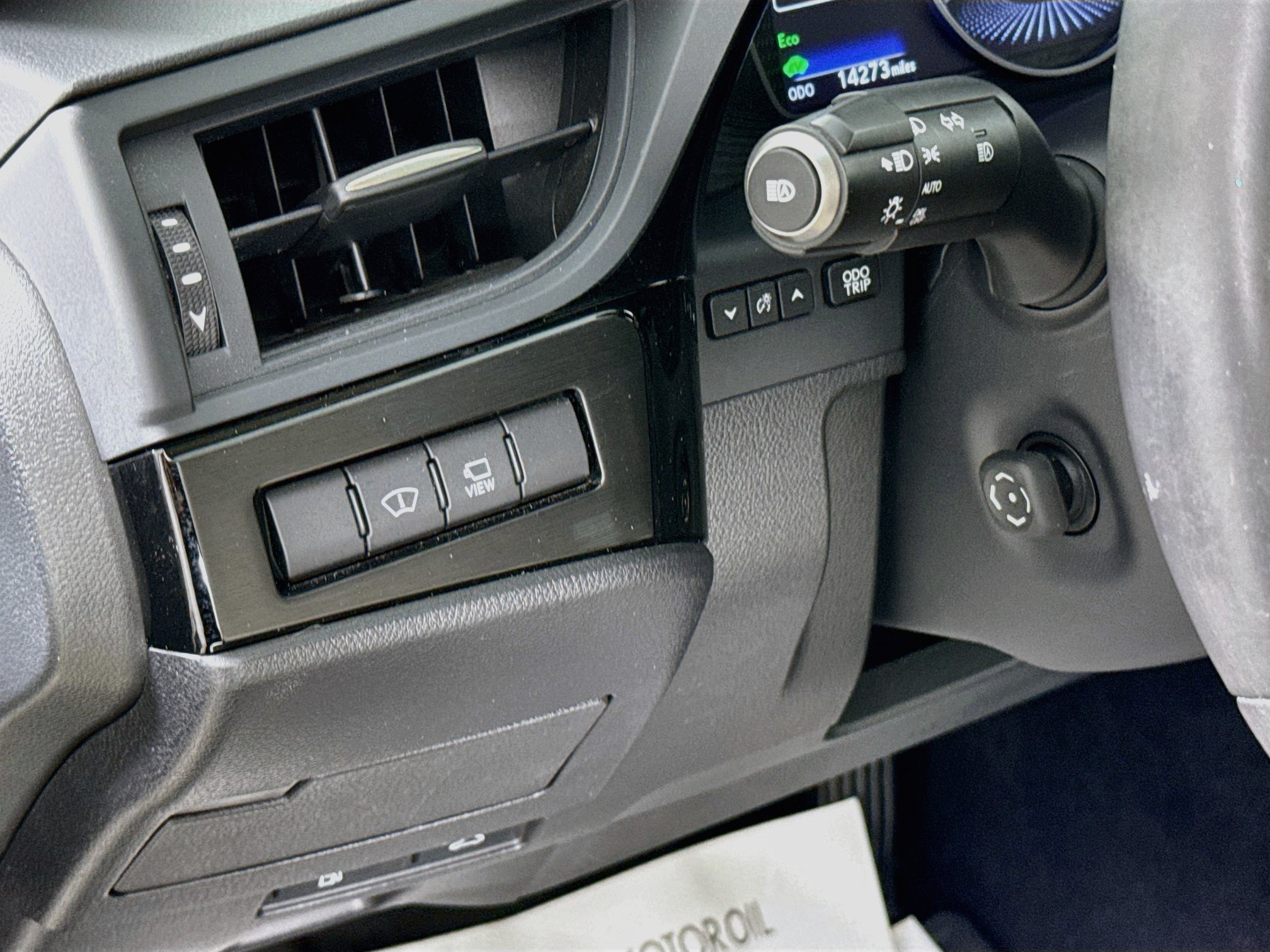 Used 2023 Lexus ES 300h Ultra Luxury FWD image 10
