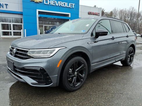 Used 2023 Volkswagen Tiguan SE R-Line image 8