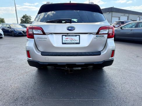Used 2017 Subaru Outback 2.5i Limited AWD/4WD image 4