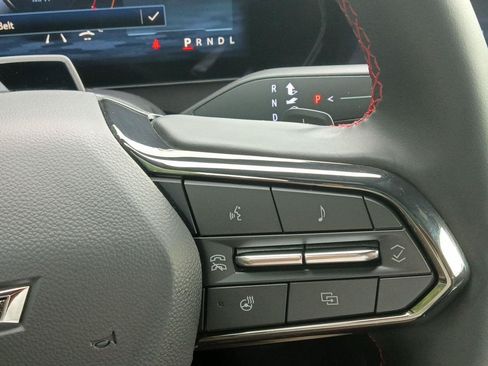 Used 2024 Chevrolet Traverse RS FWD image 9