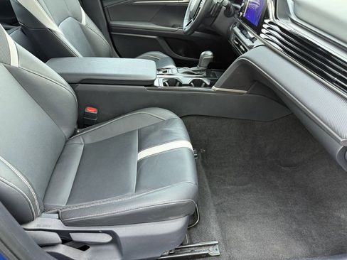 Used 2025 Toyota Camry SE FWD image 29