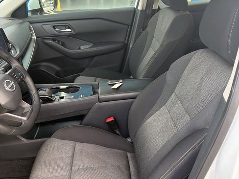 Used 2025 Nissan Rogue SV FWD image 16