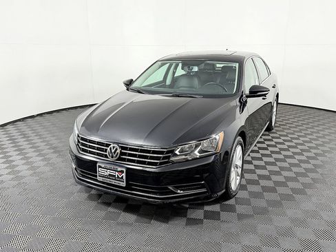 Used 2018 Volkswagen Passat 2.0T SE image 2