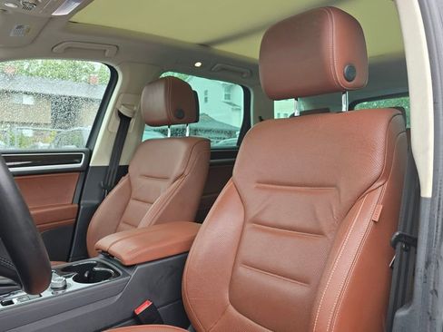 Used 2016 Volkswagen Touareg Executive AWD/4WD image 21
